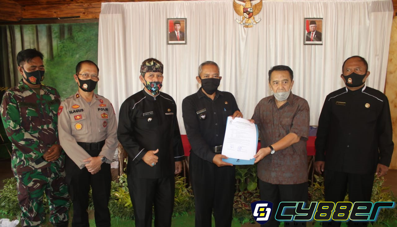 Pemkab Terima Bantuan Benah Imah dari Saung Kadeudeuh